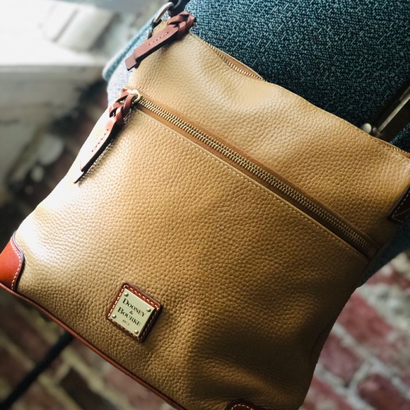 Dooney and Bourke Saffiano leather crossbody - Picture 2 of 12